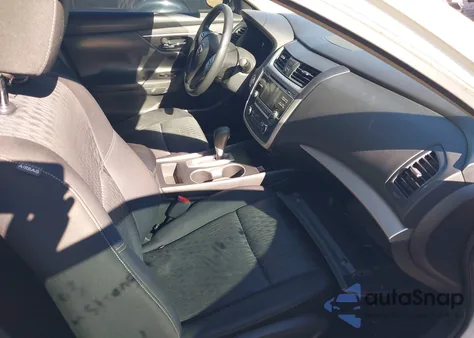 2016 Nissan Altima 2.5 z USA, uszkodzony, nr VIN 1N4AL3AP4GN358603